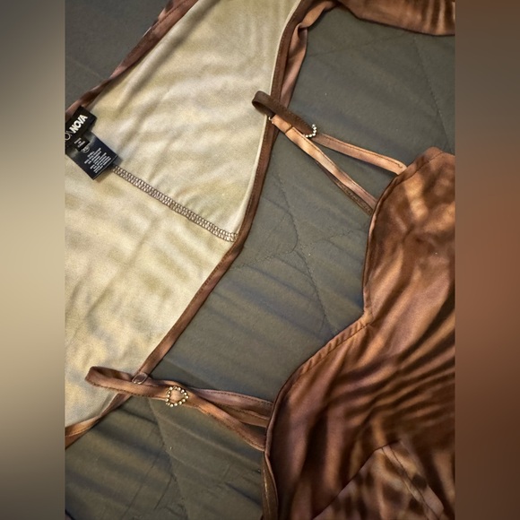 Elegant Brown Patterned High Slit Dress With Shawl - Picture 5 of 10